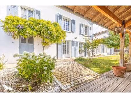 vente maison à périgné (79170) : à vendre / 284m² périgné