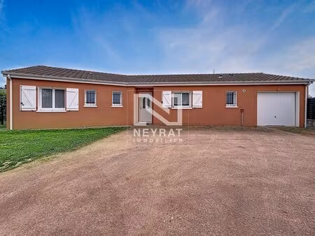 maison récente de plain-pied avec piscine sur 1 250 m² de terrain