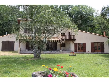 vente maison 13 pièces 315 m² à montmoreau (16190)  348 000 €