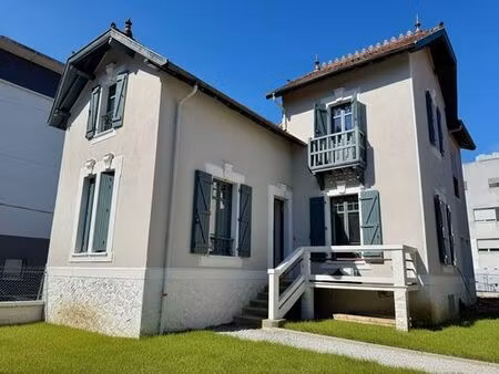 maison de luxe de 4 pièces en vente à pau  france