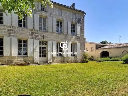 maison de luxe de 10 pièces en vente à saint-genis-de-saintonge  france
