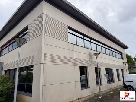 location local professionnel 149m² mont st aignan 76130