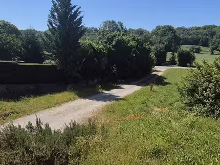 terrain constructible de 842 m2.