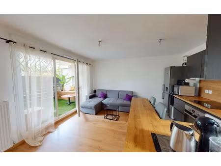 location appartement  43 m² t-2 à poisy  960 €
