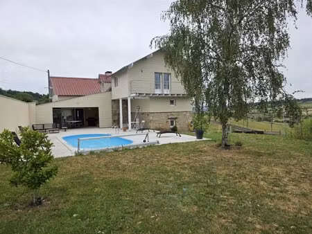 grande maison avec piscine et vue. ensemble sur 6007m².