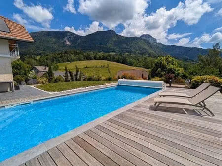 villa contemporaine 4 chambres avec piscine chauffée  spa et vue montagnes