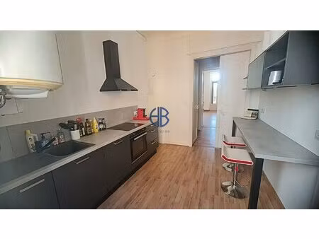 élégance et potentiel au coeur de la côte-saint-andré pour ce t4 de 90m²