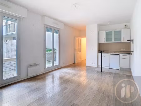 location appartement 1 pièce 29.4 m² à poissy (78300)  820 €