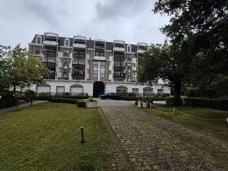 dans une très belle résidence sécurisée très bel appartement de type 3 de 98 m²