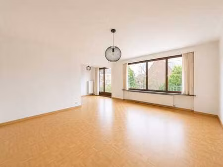 strombeek- appartement (2ch/1sdb) avec balcons et parking
