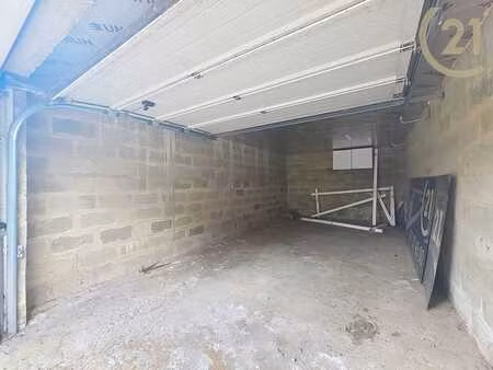garage fermé à vendre dans le centre