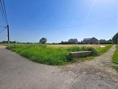 un spacieux terrain de 16a65ca à découvrir sans tarder !
