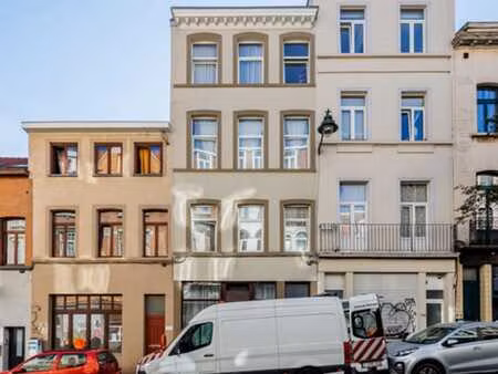 saint-gilles — plateau de ± 90 m² (casco)  avec permis