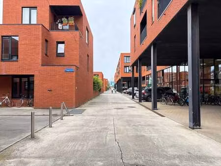 appartement met terras en autostaanplaats nabij station l...