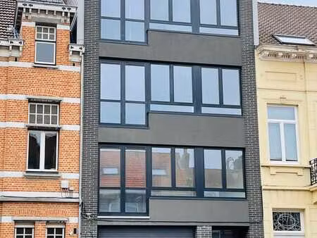 magnifique penthouse rénové avec terrasse et jardin à wemmel