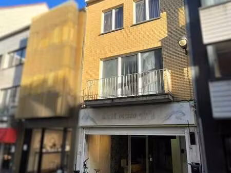 handelsruimte met ruim  bovenliggend duplex-appartement o...