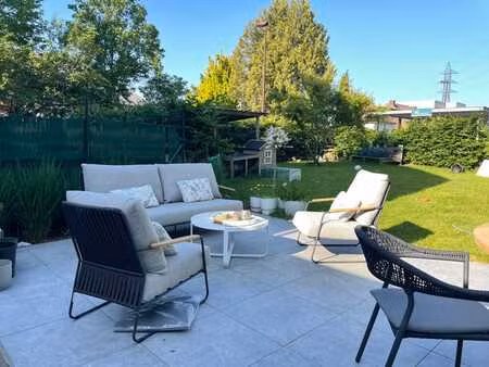 maison 3 facades rénovée avec jardin au cœur de huizingen