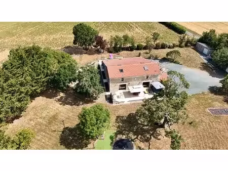 maison en pierre rénovée avec 4 chambres