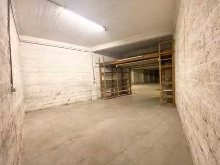 garage fermé pour 2 véhicules