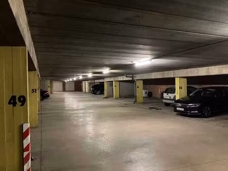 place de parking en sous-sol à louer