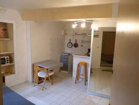 location appartement t1 meublé à arles (13104) : à louer t1 meublé / 18m² arles
