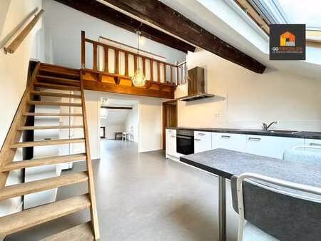 duplex 1 chambre au dernier étage d'un petit immeuble