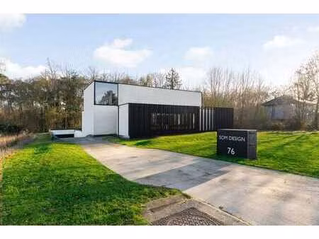 bâtiment économe en énergie avec 2 appartements  un espace