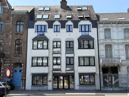 centraal gelegen 2 slaapkamer appartement.