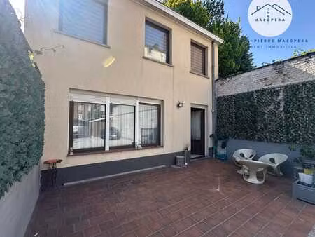 maison d’habitation avec parking privé