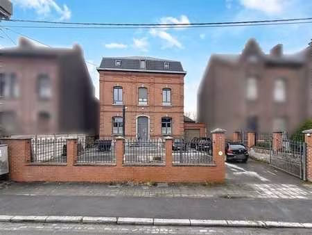 spacieuse maison 4 façades avec annexe à couillet