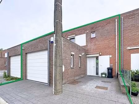 maison de 2007  bon état  105 m²  2ch  garage  jardin  peb c