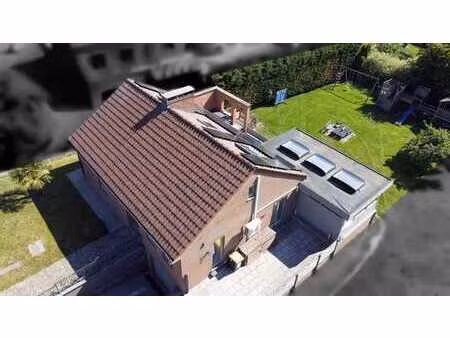 jolie villa avec garage et jardin