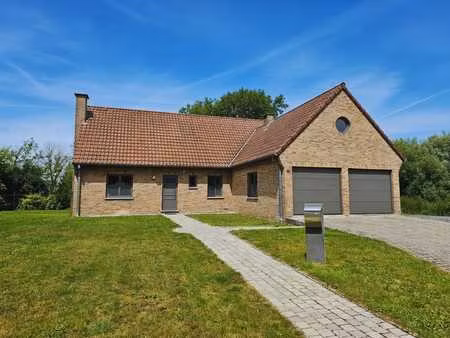 superbe villa 4 chambres avec jardin au cœur de la campagne