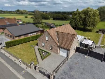 magnifique villa 4 façades semi-plain-pied sise sur 16a 35ca