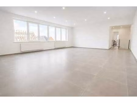 appartement rénové 145 m² - 2 ch  terrasse et garage