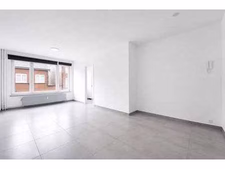 appartement 1ch  entièrement rénové au cœur de charleroi