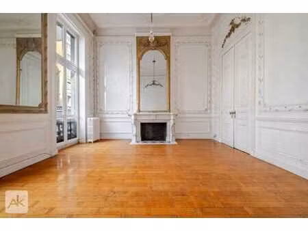 superbe appartement de caractère aux volumes généreux !