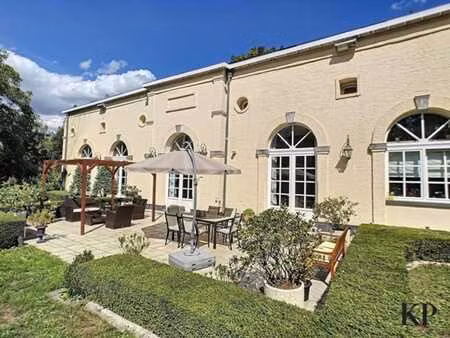 bien exceptionnel de 500m2 habitables en parfait état.