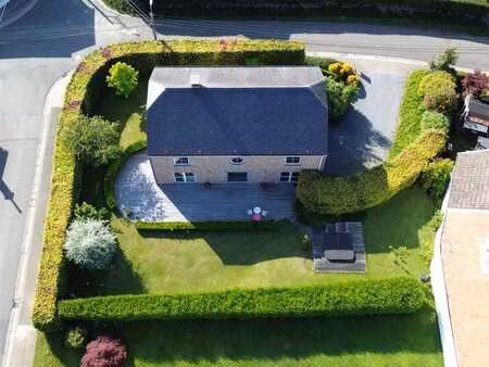 villa 4ch  bureau  jardin  jacuzzi  garages/caves  grenier