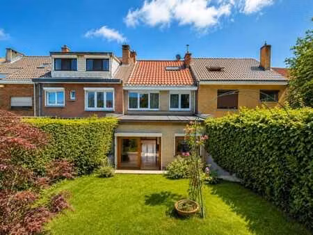 exclusivité abita : maison avec jardin et beau potentiel