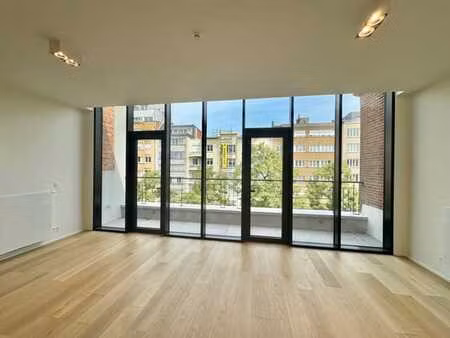 magnifique vue  appartement rénové au cimetière d'ixelles.