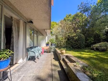 studio avec terrasse et jardin