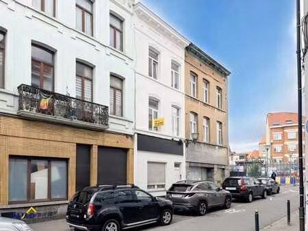 maison polyvalente avec potentiel  idéalement située !