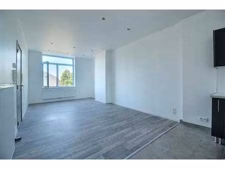 bel appartement 2 chambres. libre le 1er septembre 2026 (pos