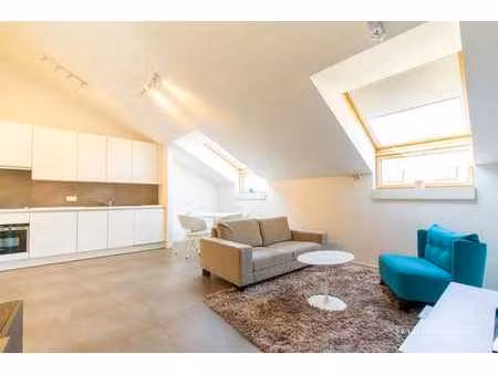 bel appartment penthouse meublé quartier européen / gare du