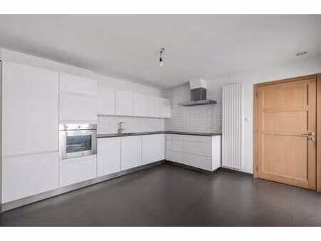 zeer goed gelegen halfopen woning met zonnige tuin met ta...