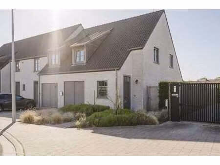 maison mitoyenne récente avec 3 chambres à rollegem