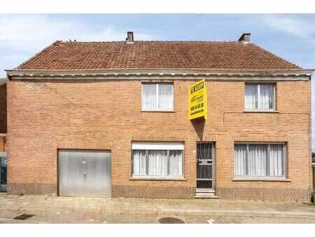 ruime te renoveren gezinswoning met ruime garage / tuin /...