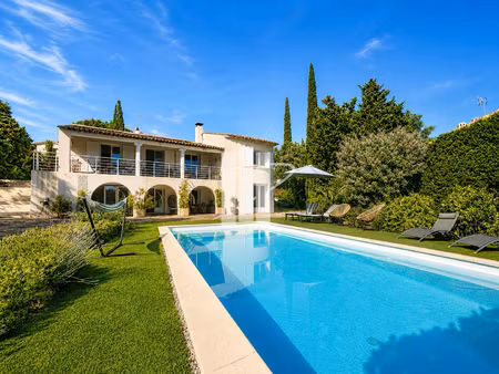 villa de caractère au calme en fond d'impasse avec vue mer à