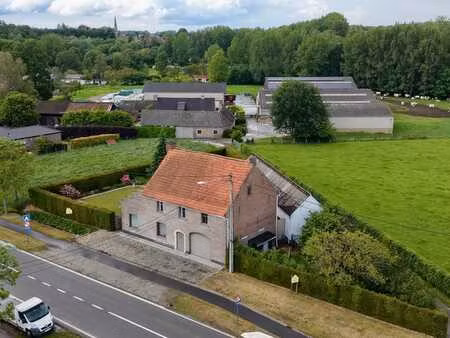 veelzijdige woning met ruime opslagmogelijkheden te koop!